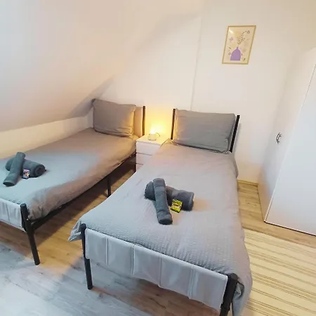 Nest Monteurwohnung Bis 5 Personen * האם